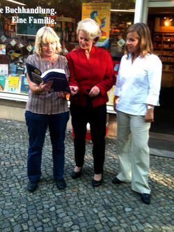 Vor Ort im Lichterfelder Kiez: Christiane Burwitz, Barbara Loth, Isabel Miels (v.l.)