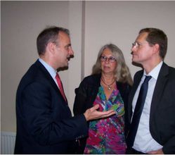 Michael Müller (r.) im Gespräch mit SPD-Kandidatin Irene Köhne und Dr. Holger Fabig